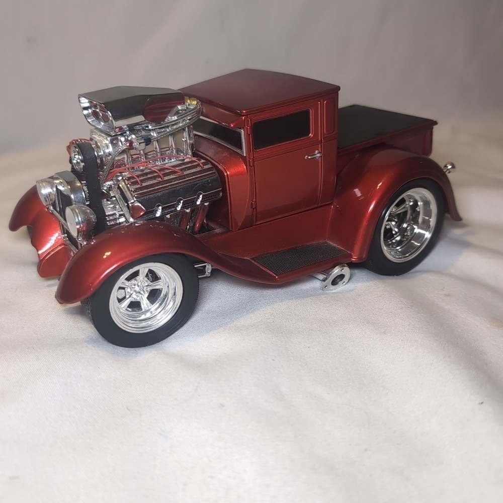 Vintage 2002 Muscle Machines 1929 Ford Model A Pickup 1:18 Scale Diecast -Red